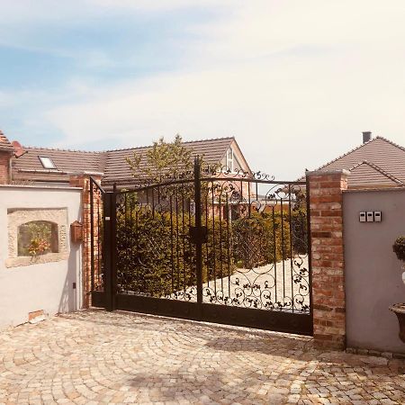 Alte Schmiede Mit Sauna, Pool Und Whirpool Im Aussenbereich Schoenstes Ferienhaus Der Lausitz Elsterheide Exterior foto