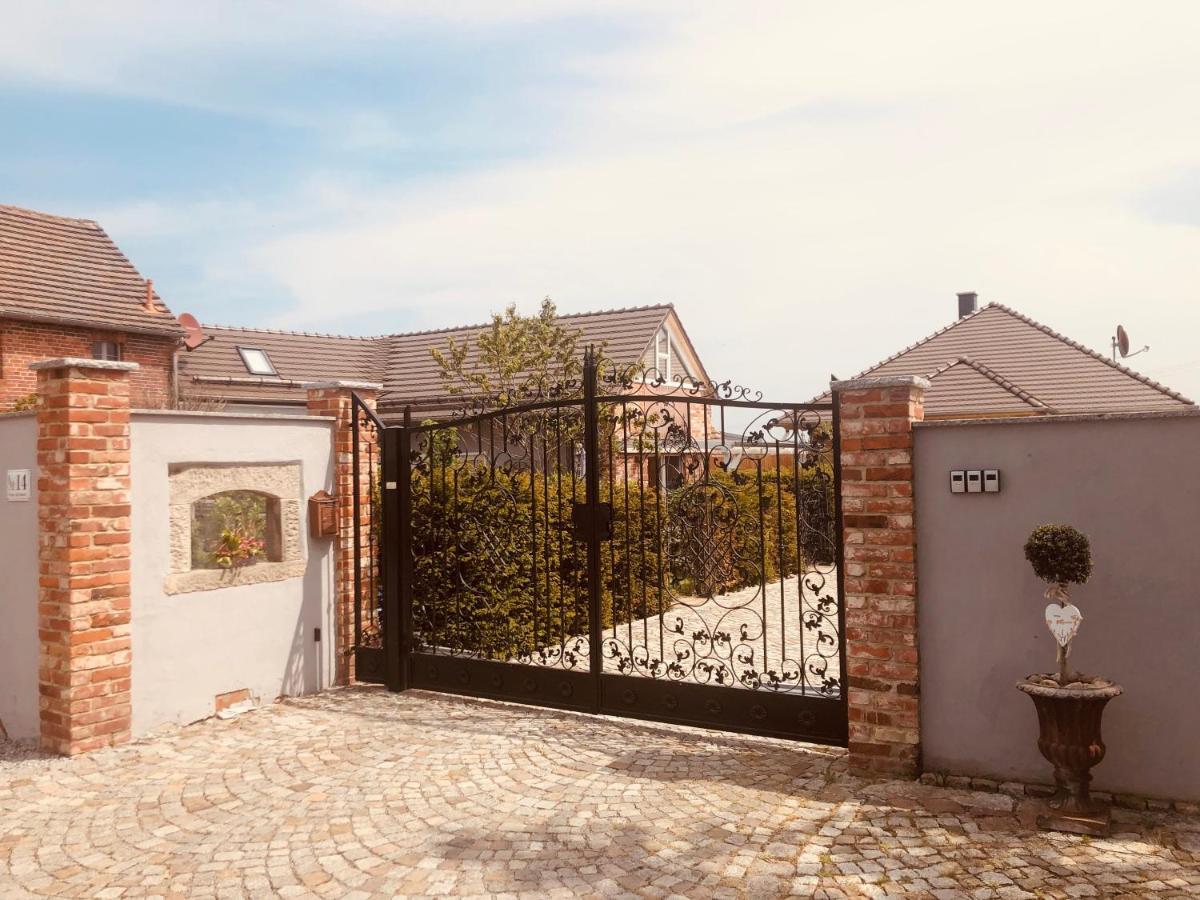 Alte Schmiede Mit Sauna, Pool Und Whirpool Im Aussenbereich Schoenstes Ferienhaus Der Lausitz Elsterheide Exterior foto